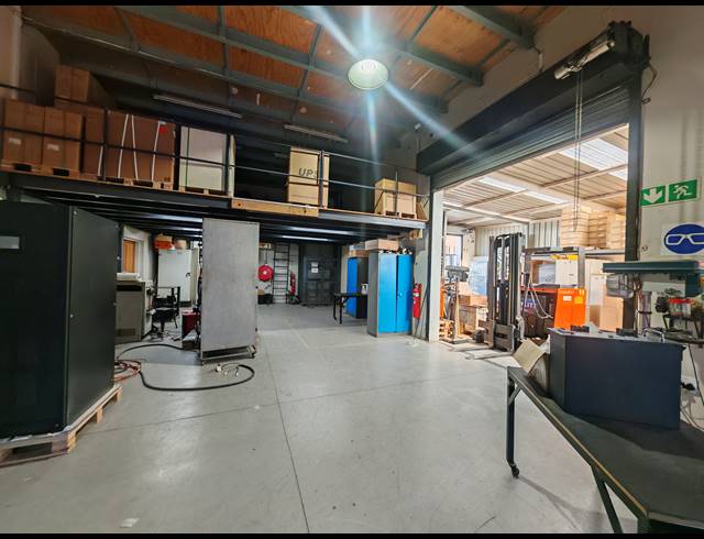 1,047M² WAREHOUSE FOR SALE IN ORMONDE